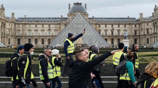 تور ارزان فرانسه: جلیقه زردها پاریس را تسخیر کردند