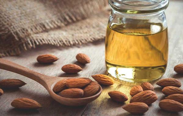 فواید روغن بادام برای پوست، مو و قلب! فواید روغن بادام برای پوست، مو و قلب!